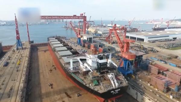 中国造世界最大矿砂船，个头堪比辽宁舰