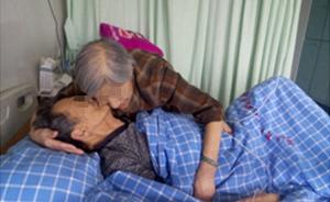 相伴终老：宁波84岁老太执意留院，日夜陪护同病房患癌老伴