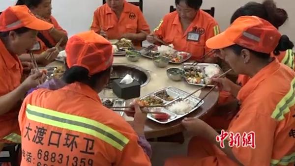 酒店免费提供环卫工午餐,多家店铺效仿