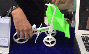 上海大学生创新设计将自行车婴儿车合二为一，轻松互变