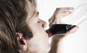 25岁男子碳酸饮料当水喝几乎失明，糖尿病视网膜病变怎么查