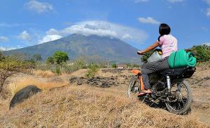 印尼巴厘岛阿贡火山一天引发500多次震动，随时可能喷发