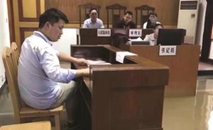 南京一法庭被淹但庭审继续，结束后法官划皮划艇送当事人离开