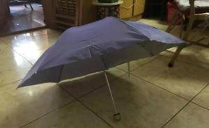 给97岁大爷赠伞的好心姑娘找到了：我们年轻人淋点雨没关系