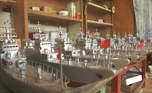 老渔民痴迷造军舰模型，未来或造“航母”