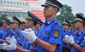 广西南宁城管执法队伍统一换装：更有质感，便于群众辨别