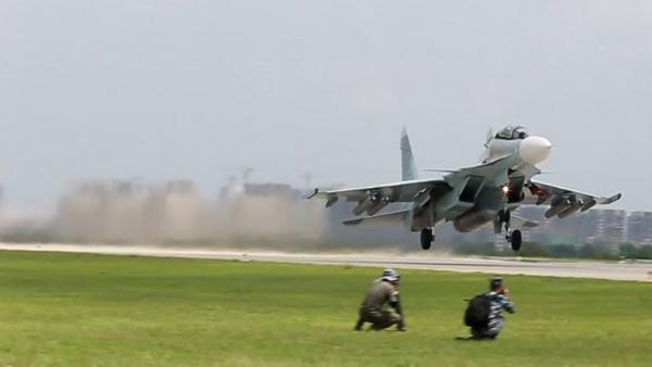 航空飞镖比赛:各型战机上演空中对决