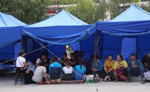 实拍震中漳扎镇安置点,居民积极领药