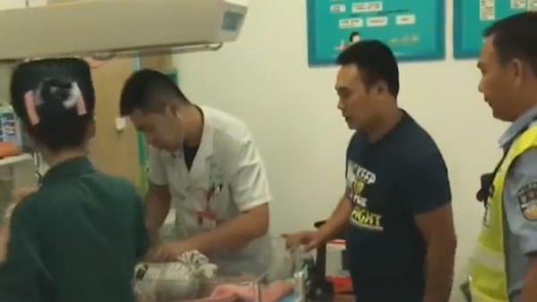 安全气囊弹伤满月婴儿，民警跨省护送