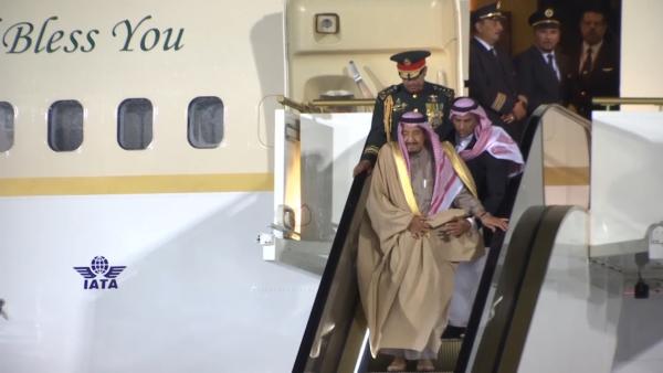 沙特国王首访俄罗斯，黄金升降梯却卡壳