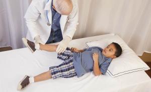 孩子半夜腿痛或因生长痛，该抱抱孩子还是马上急诊？