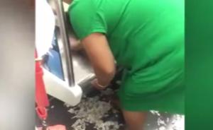 视频丨大妈在武汉地铁3号线车厢内剥蒜：在家太忙，没时间