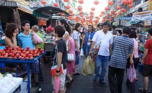 曼谷取缔食品摊贩，告诉我们街头摊贩对城市有多重要