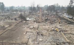 航拍加州大火灾后废墟，23死数百失踪