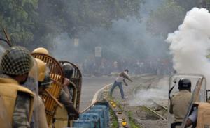 印度大吉岭动乱再起：抗议者封山104天，重火力扫射警察