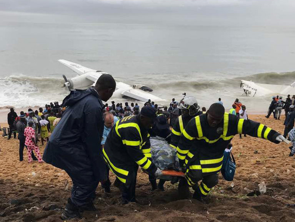 Rescuers carry a casualty after a propeller-engine cargo plane crashed in the sea near the international airport in Ivory Coast's main city, Abidjan, October 14, 2017.