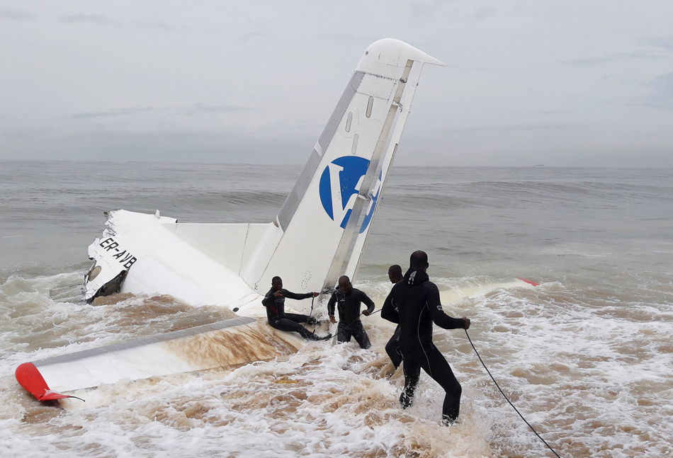 Rescuers pull the wreckage of a propeller-engine cargo plane after it crashed in the sea near the international airport in Ivory Coast's main city, Abidjan, October 14, 2017