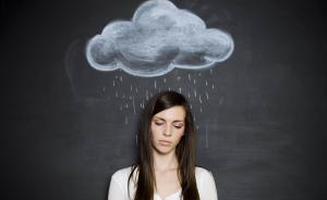 为何一下雨就容易头痛？降温、阴天、情绪低落，都可能是诱因