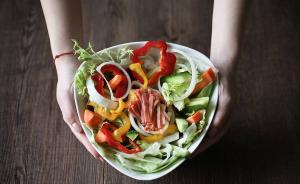 轻食“吃草”走红多地，专家：沙拉作主食会营养不均衡