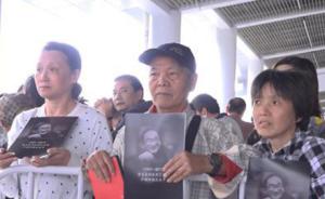 严顺开追悼会昨日在上海龙华殡仪馆举行，众多文艺界人士参加