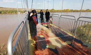 宁夏3D黄河玻璃桥，游客玩得就是心跳