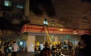 上海徐汇一沿街房凌晨起火，多人从二楼跳窗逃生一女性丧命