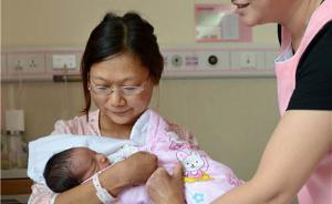 武汉四肢残疾孕妇顺产生下5.2斤男婴，产科专家为她感动