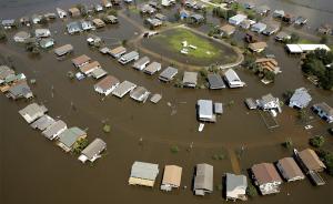 美国得州确认“哈维”飓风造成1800亿美元损失