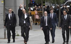西班牙法院下令羁押8名加泰政府前官员，前主席未出庭受审