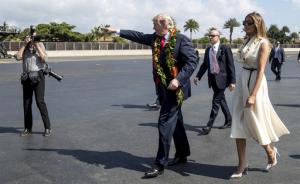 特朗普抵达夏威夷开启亚太行，在珍珠港献花后去和安倍打球