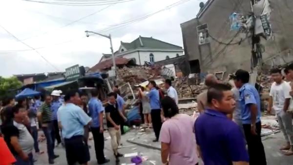 苏州：商铺液化气泄漏爆炸，4店面坍塌