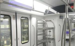 重庆地铁10号线车厢首设行李架：每节四个，设在车厢端部