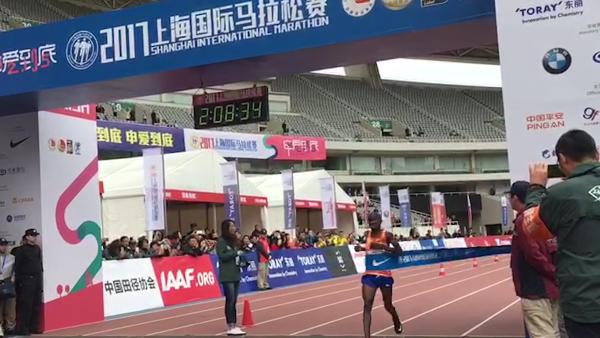 非洲选手包揽上海马拉松男女组冠军