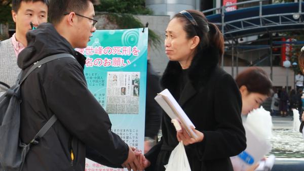 江歌母亲东京签名请愿,求判嫌犯死刑