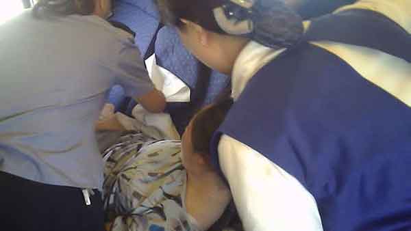 内蒙古：孕妇高铁突然临产，列车员接生