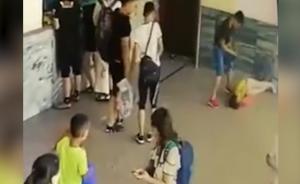女子被殴半分钟无人拦,车站:事后赶到