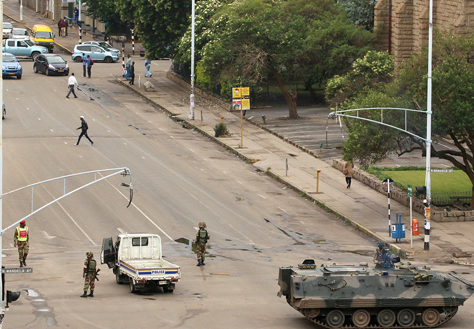 2017-11-15T080729Z_1325073723_RC1F9B7F2800_RTRMADP_3_ZIMBABWE-POLITICS