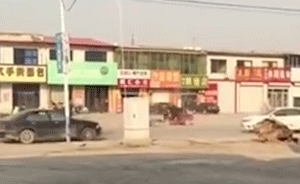 碰撞起爭執,男子駕車多次沖撞后逃離