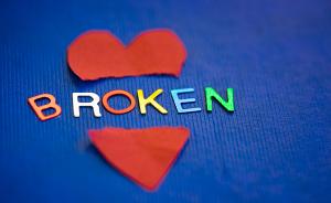 英国研究显示：“心碎”伤害如同心脏病，或造成无法逆转损伤