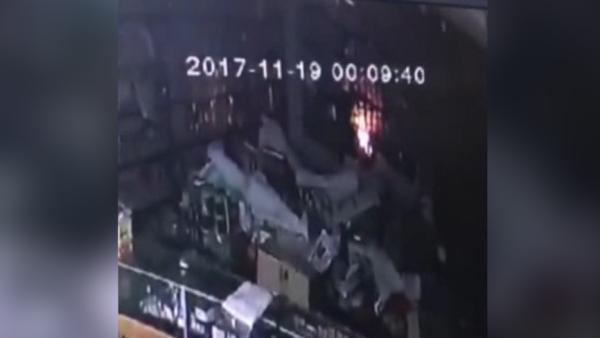 深圳：男子怒烧自家店铺，发视频给妻看