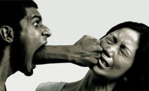 国际反家庭暴力日：限制丈夫花钱也算是家暴