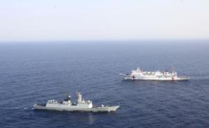 中国海军和平方舟医院船与扬州舰亚丁湾会合，开展卫勤训练