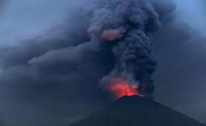外媒：火山灰改变方向，印尼将在今日重新开放巴厘岛机场