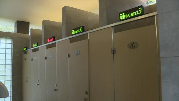 沪首座无性别公厕运行1年：将扩大试点