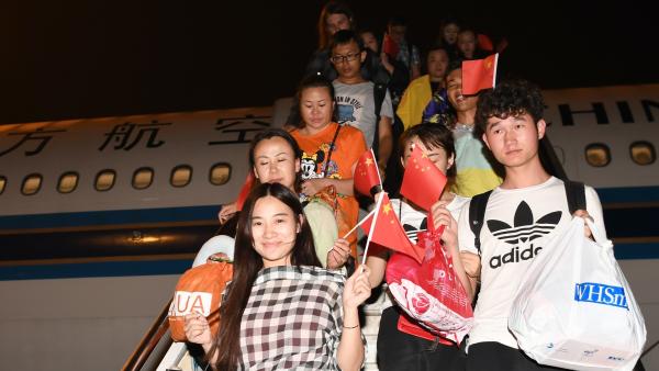 巴厘岛机场临时开放，中国游客陆续回国