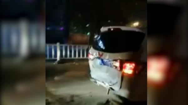 男子醉驾致4车追尾，冲突中刺伤两司机