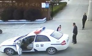 江苏兴化警车被指送小孩上学，警方：驾驶员干的，已被辞退