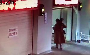江苏省人民医院立体车库再出事故：女子低头看手机误入被撞伤