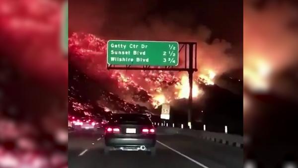 加州山火犹如灾难电影，直逼洛杉矶市区