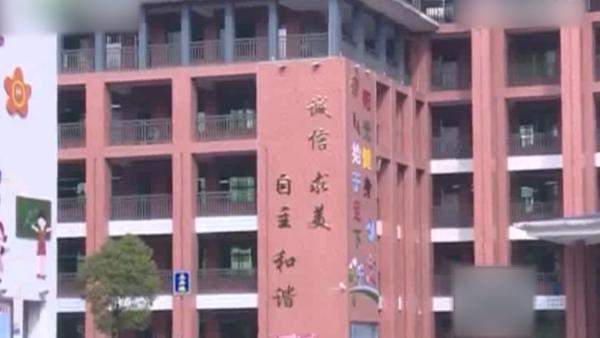 老师辱骂学生拍视频误发家长群:压力大
